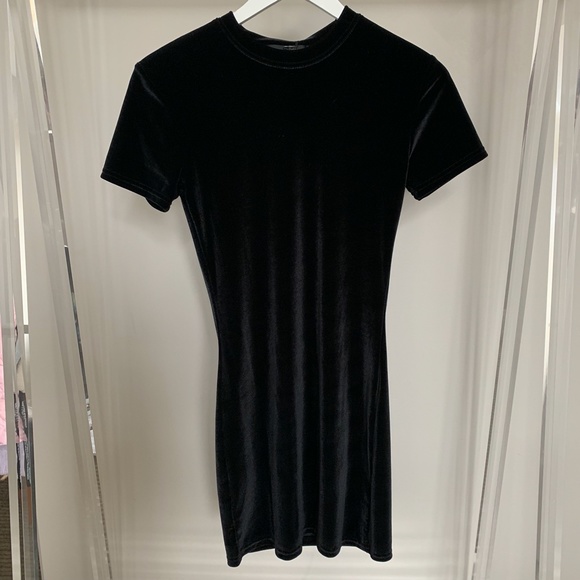 STORETS Black Velvet Short Sleeve Dress - Picture 3 of 4